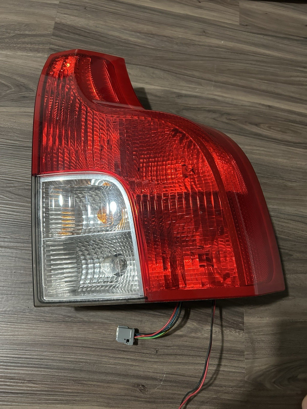 2007-2014 Volvo XC90 PASSENGER TAILLIGHT TAIL LIGHT LAMP RIGHT OEM XC 90 BULB