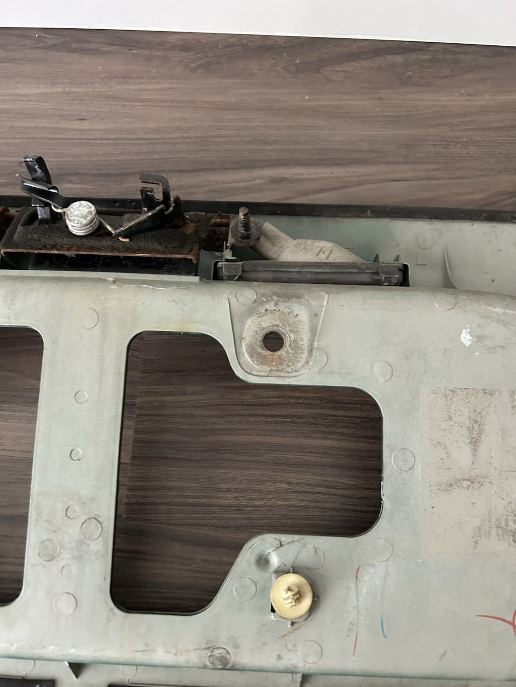 Toyota Sequoia 2001-2007 Rear lift Gate License palte holder latch garnish 6Q7