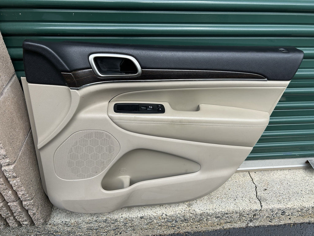 2015 JEEP GRAND CHEROKEE LIMITED FRONT RIGHT DOOR TRIM PANEL #007889