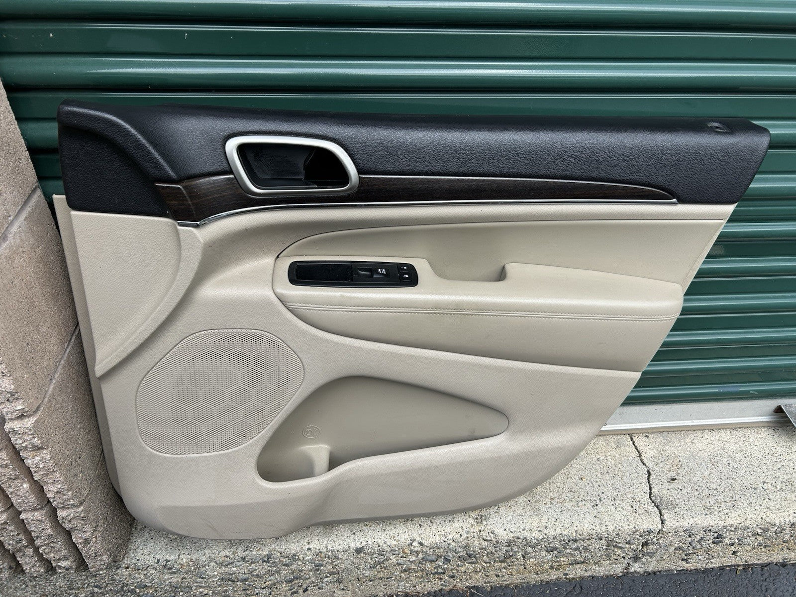 2015 JEEP GRAND CHEROKEE LIMITED FRONT RIGHT DOOR TRIM PANEL #007889