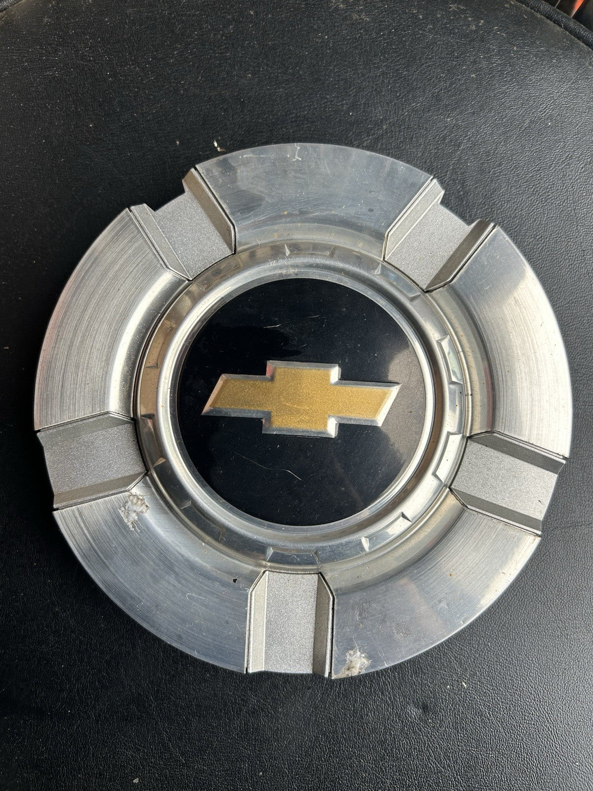 2008-2009 TAHOE Silverado Avalanche Suburban Center Cap Wheel Rim 9879561