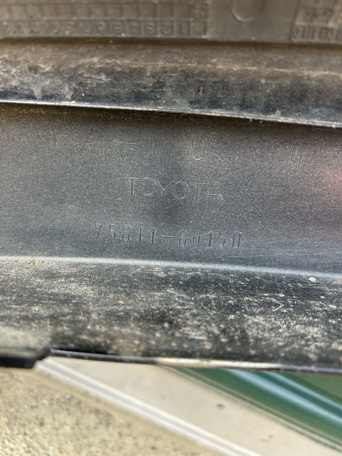 03-09 LEXUS GX470 FRONT RIGHT  FENDER FLARE TRIM MOLDING COVER BLACK 202