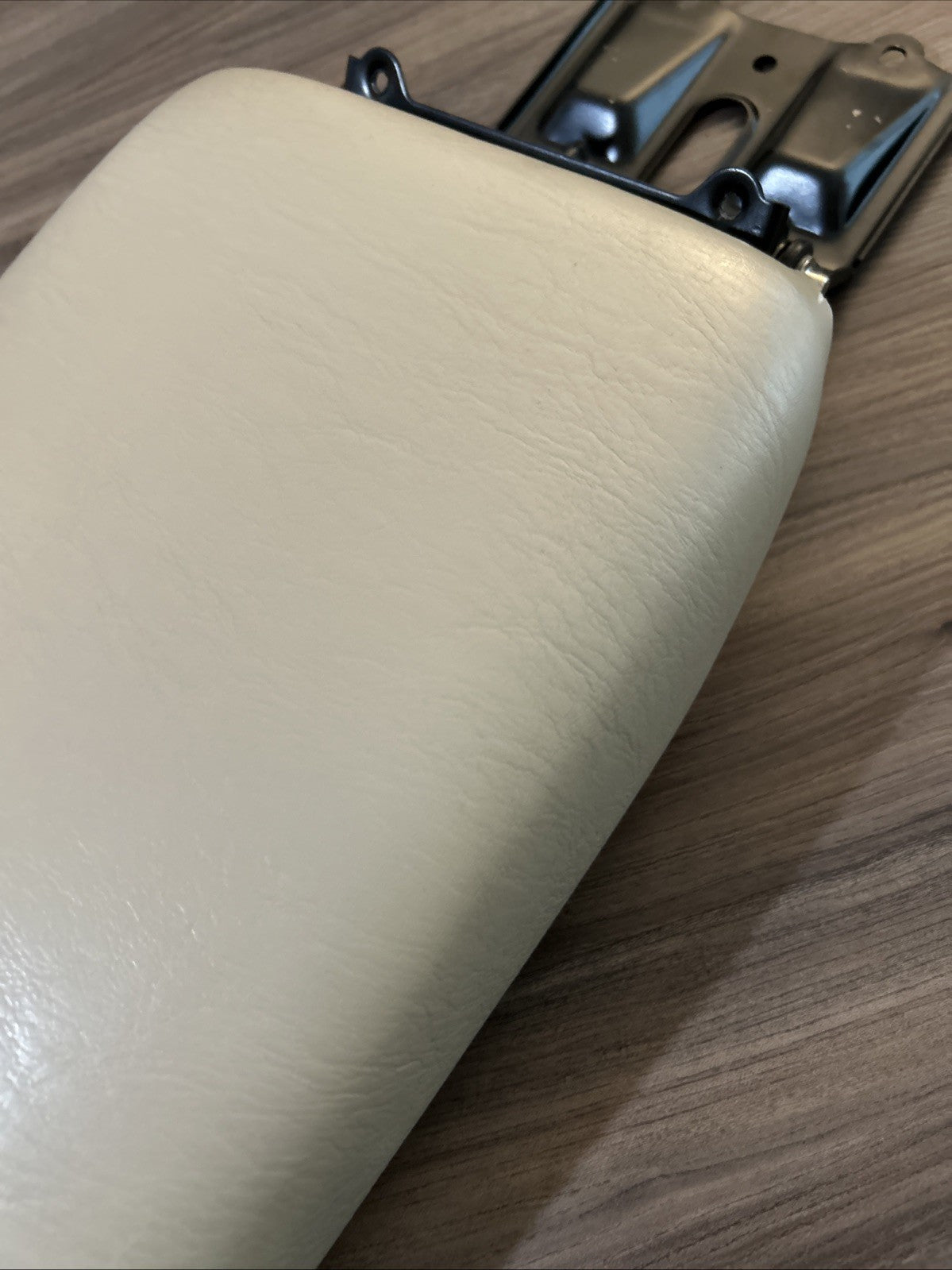 💎 2000-2004 Toyota Avalon Beige Center Console Lid Armrest Vinyl Arm Rest OEM