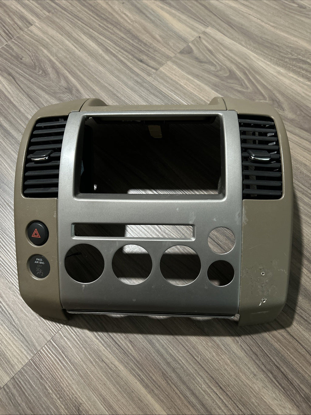 2005-2007 NISSAN PATHFINDER RADIO BEZEL DIGITAL TAN SILVER SURROUND TRIM DASH