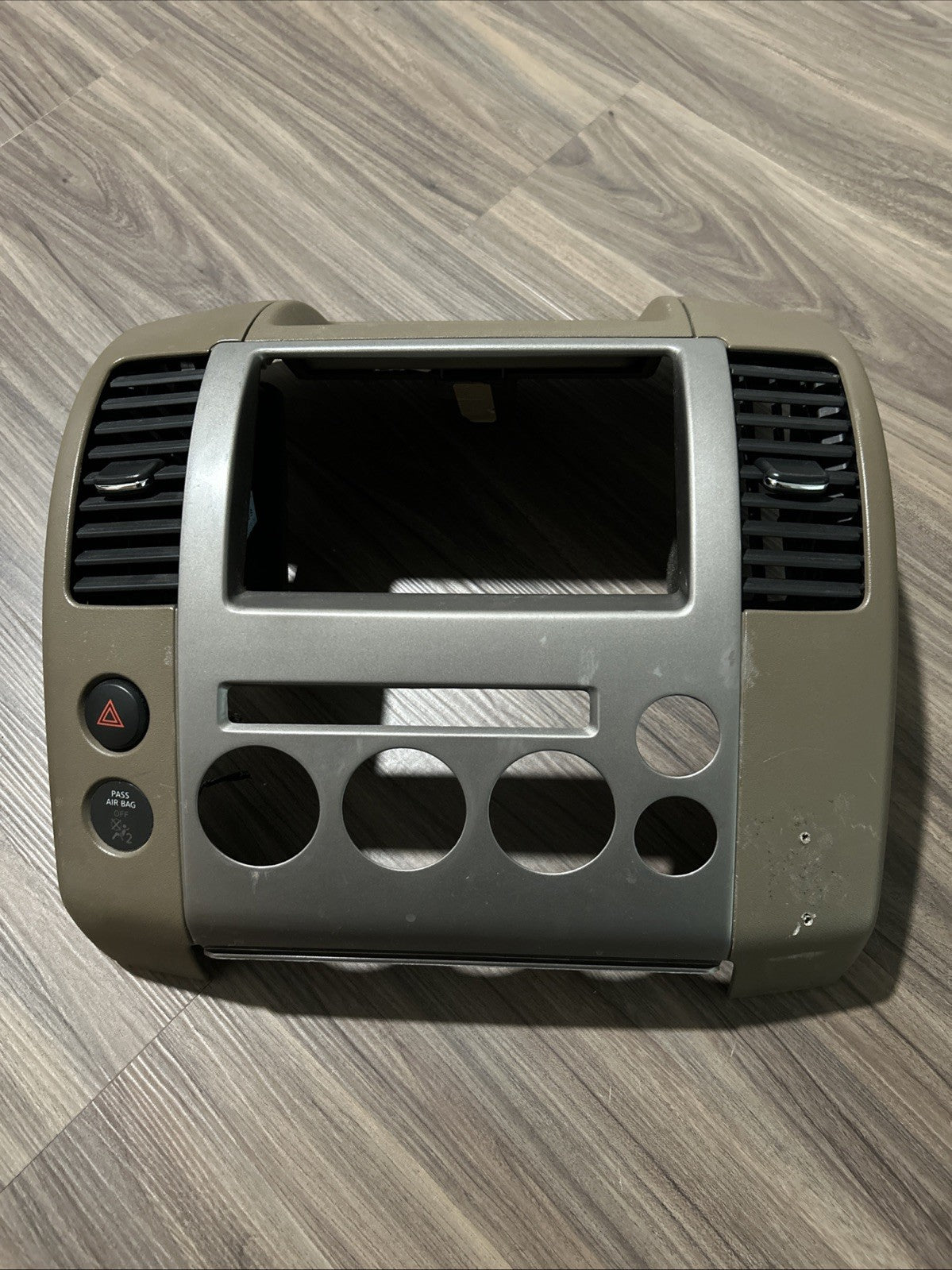 2005-2007 NISSAN PATHFINDER RADIO BEZEL DIGITAL TAN SILVER SURROUND TRIM DASH