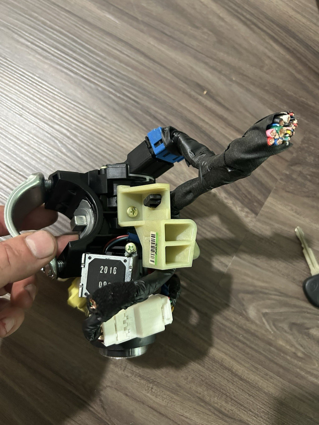 17-20 HYUNDAI ELANTRA IGNITION SWITCH  SHROUD OEM