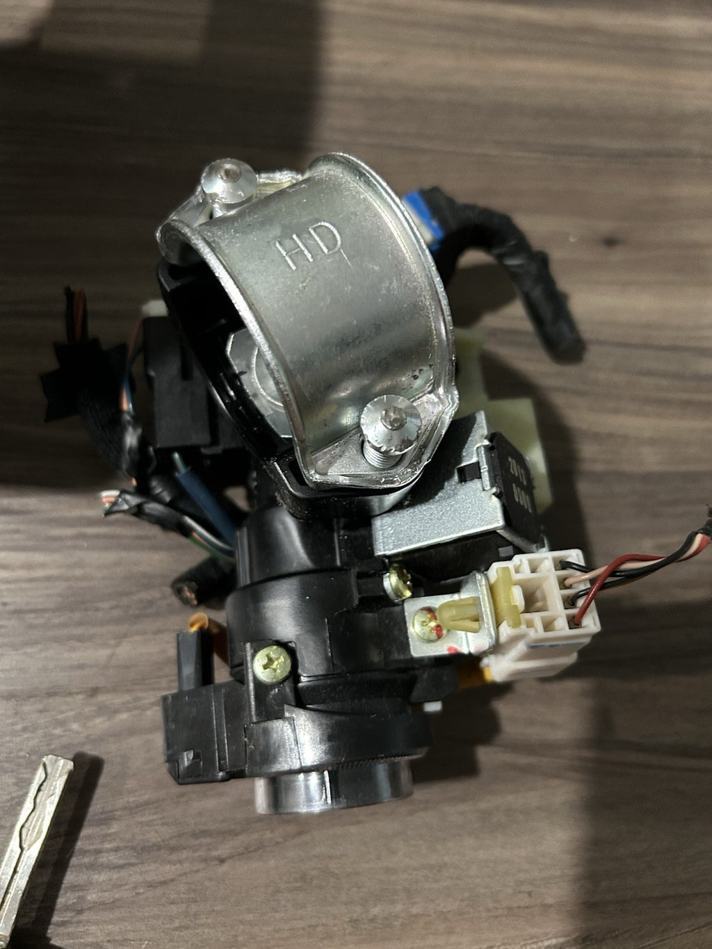 2011-2015 Kia Optima Ignition Switch Cylinder Tumbler W/ Key & Shroud OEM