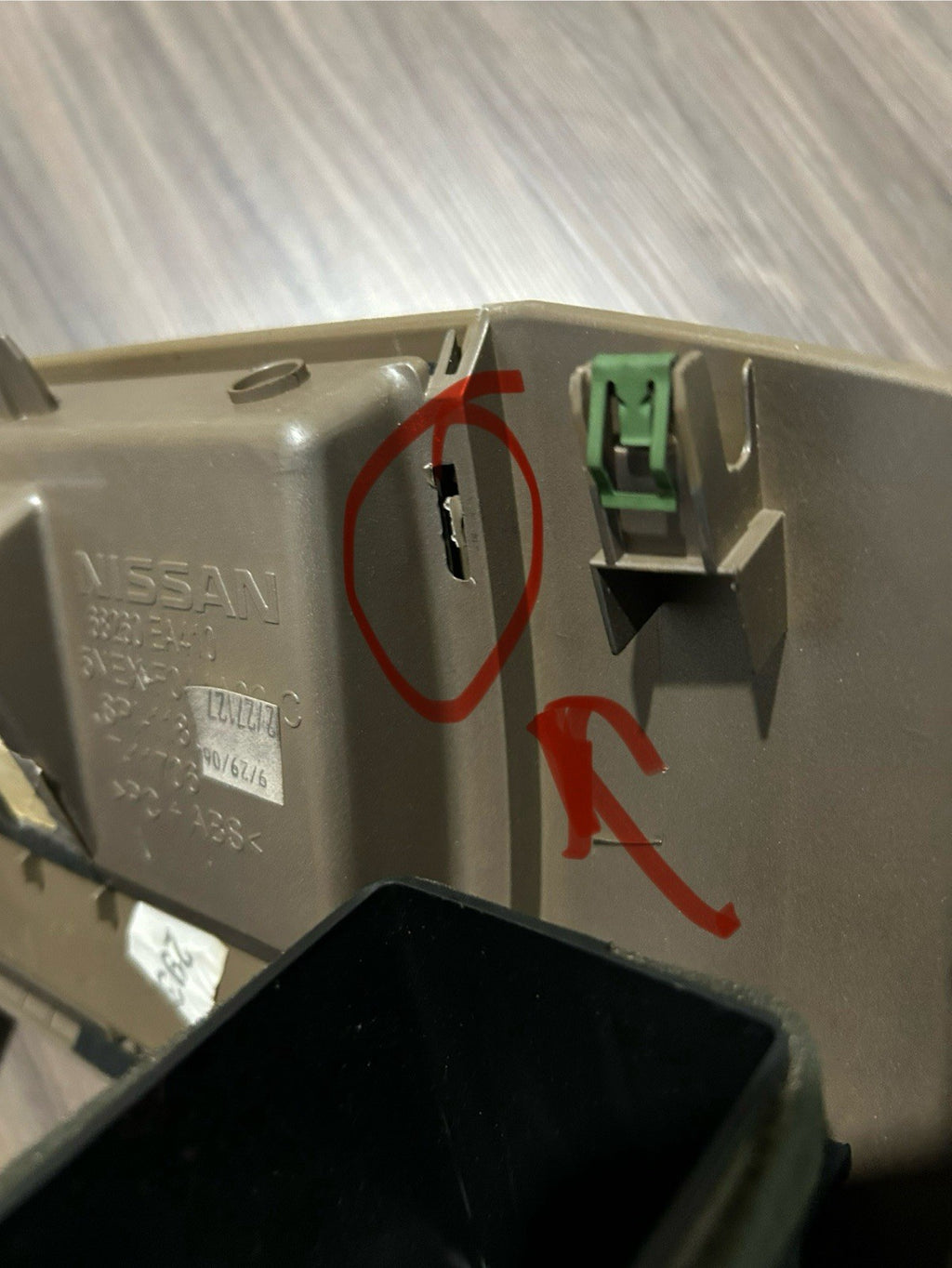 2005-2007 NISSAN PATHFINDER RADIO BEZEL DIGITAL TAN SILVER SURROUND TRIM DASH