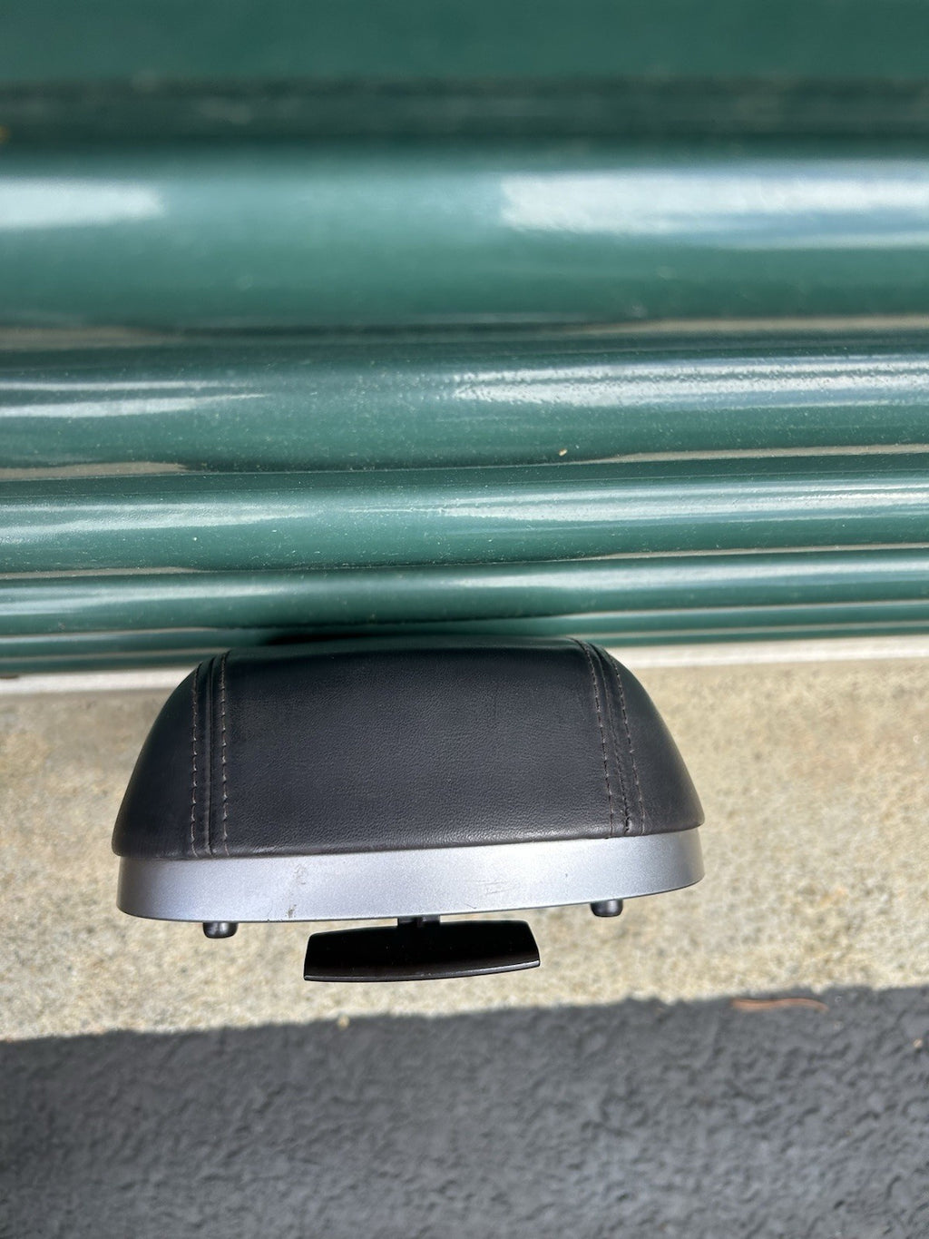 2011 Hyundai Tucson OEM CENTER CONSOLE ARMREST COVER LID BROWN