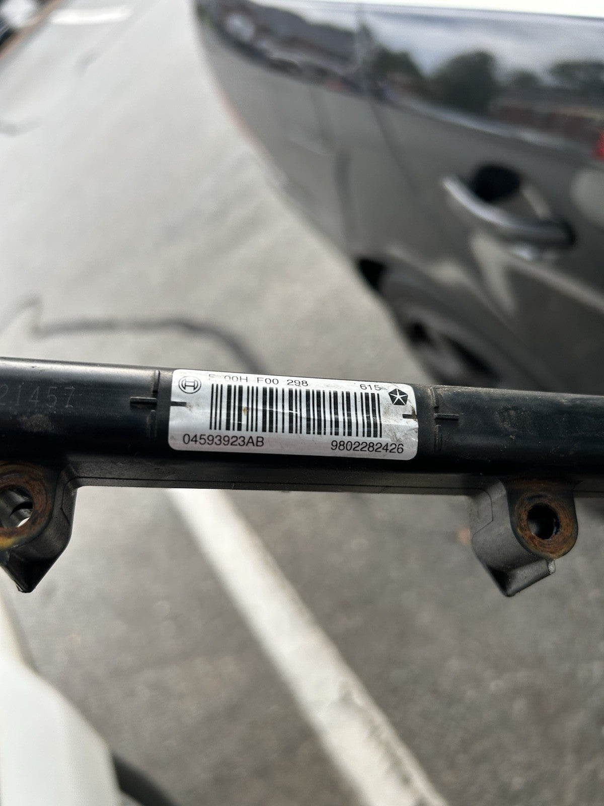 OEM Mopar Fuel Rail W/Injectors 2011-2023 Jeep Dodge Chrysler 3.6 04593923AB