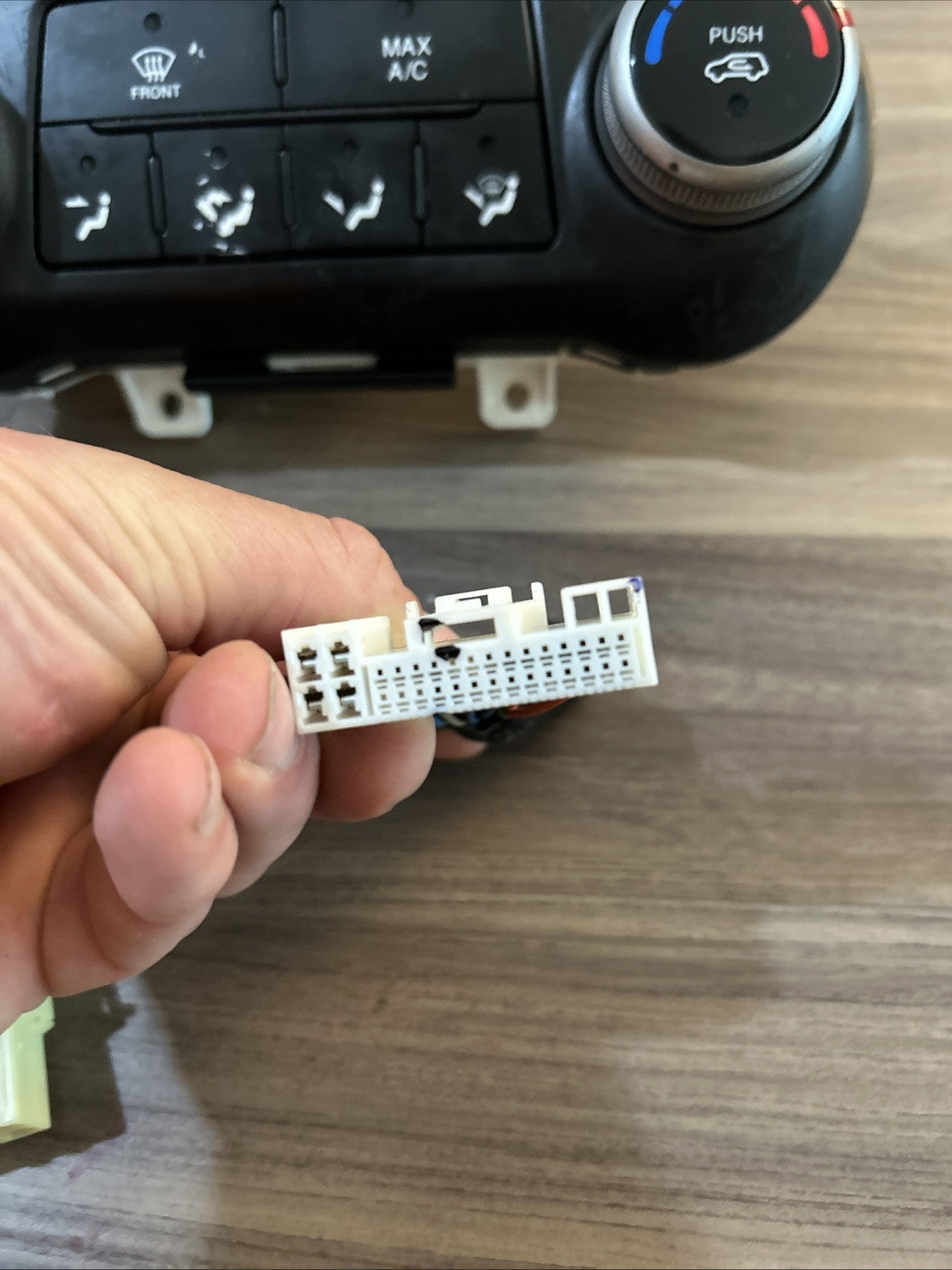 2014 2015 Hyundai Tucson A/C Heater Temperature Climate Control 97250-2S020