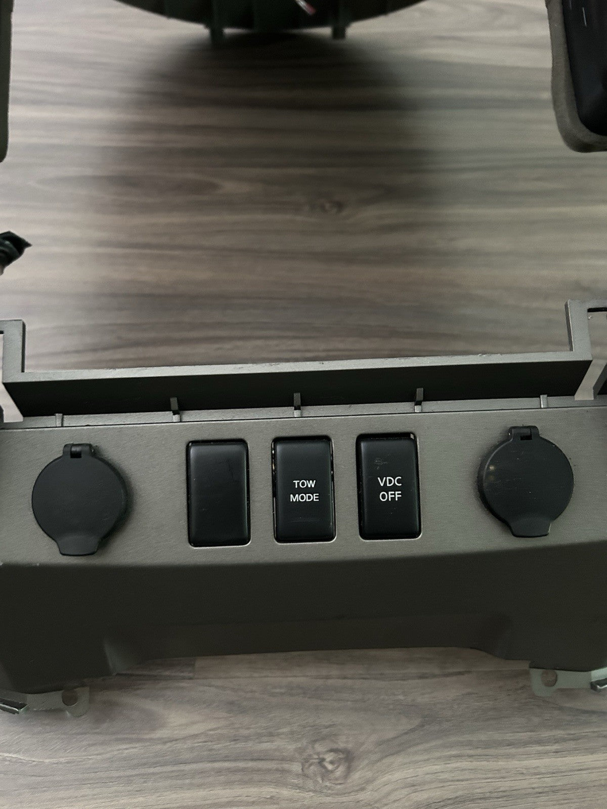 04-07 Nissan Titan Armada Center Dash Radio AC Climate Surround Bezel Trim Taupe