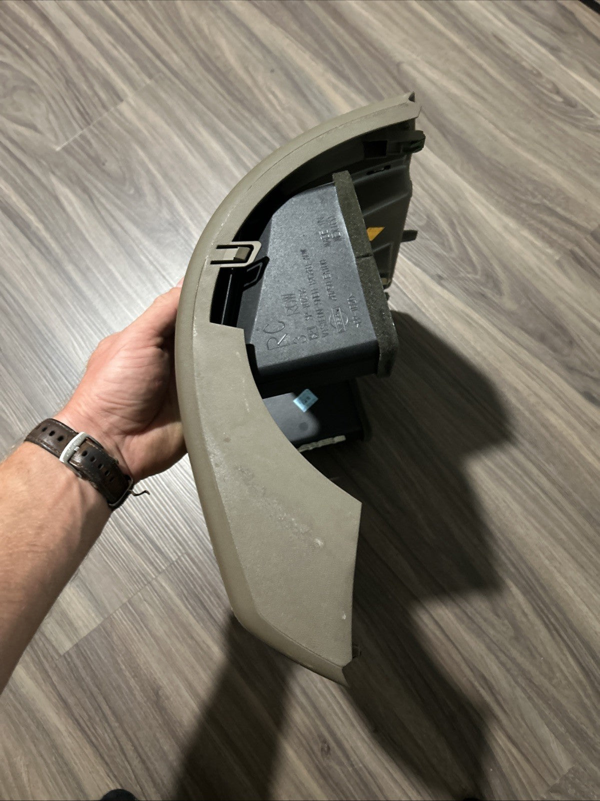 2005-2007 NISSAN PATHFINDER RADIO BEZEL DIGITAL TAN SILVER SURROUND TRIM DASH