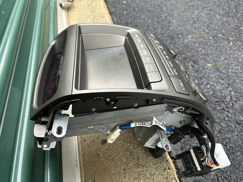 Lexus GX470 03-05 Navigation Display screen with radio Reciever 86111-60120 oem