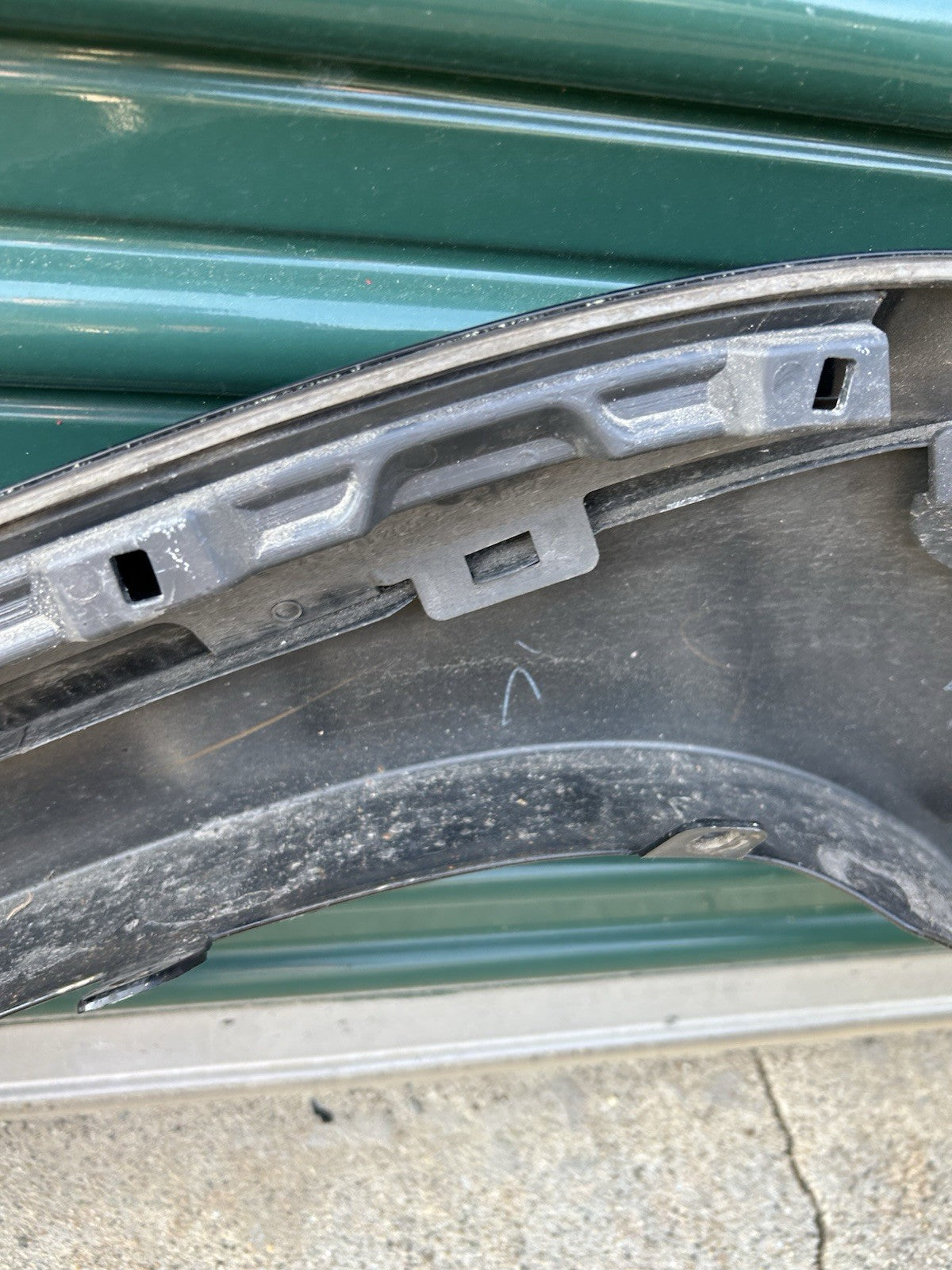 03-09 LEXUS GX470 FRONT RIGHT  FENDER FLARE TRIM MOLDING COVER BLACK 202