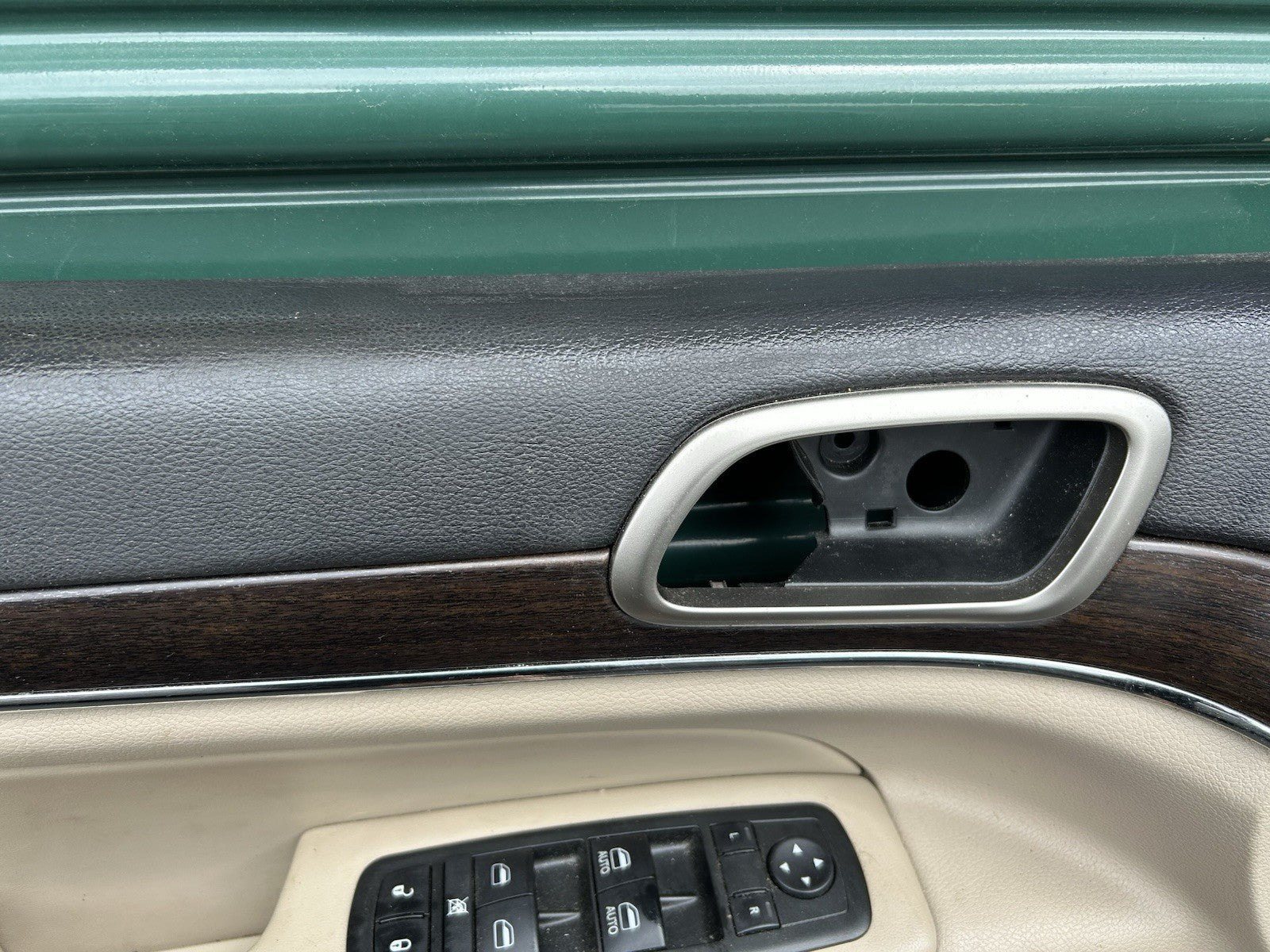 14-22 Grand Cherokee Tan Lt Frost Front Driver Side Left Door Panel 1148412