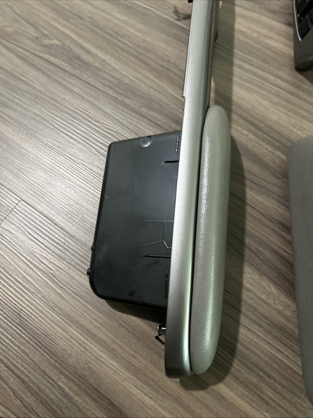 04-10  Toyota Sienna Driver Passenger Master Power Window Switch  Armrest Set