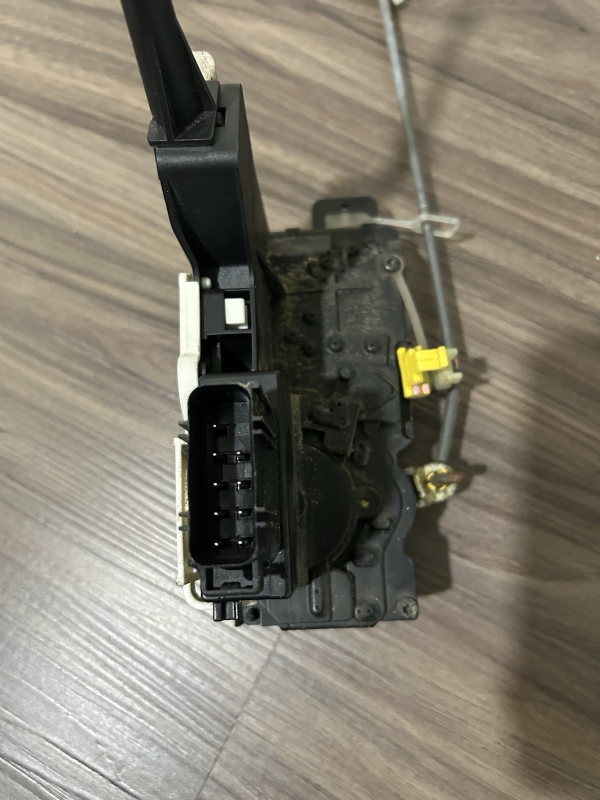 Left Driver Side Front Power Door Lock Latch Actuator for 03-06 Lincoln LS