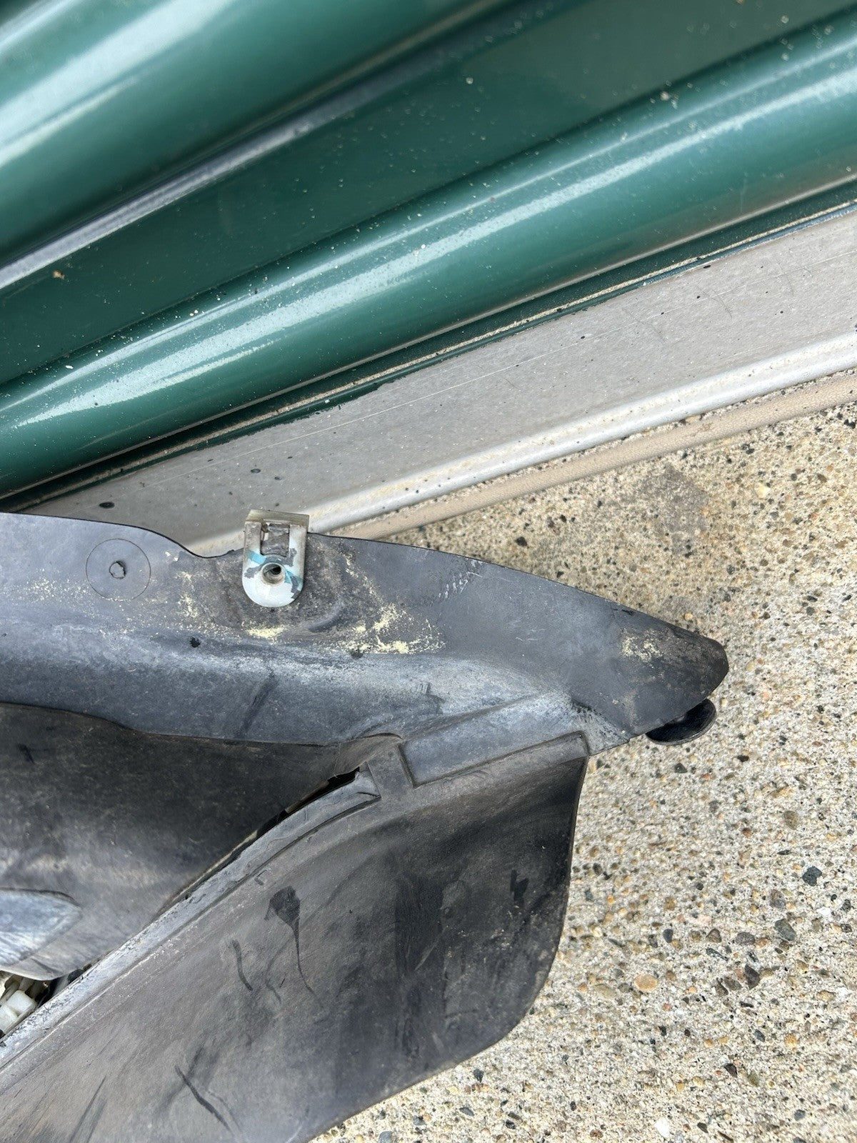 FRONT LEFT DRIVER FENDER LINER SPLASH SHIELD 7304045 BMW F15 X5 (2014-2018) OEM