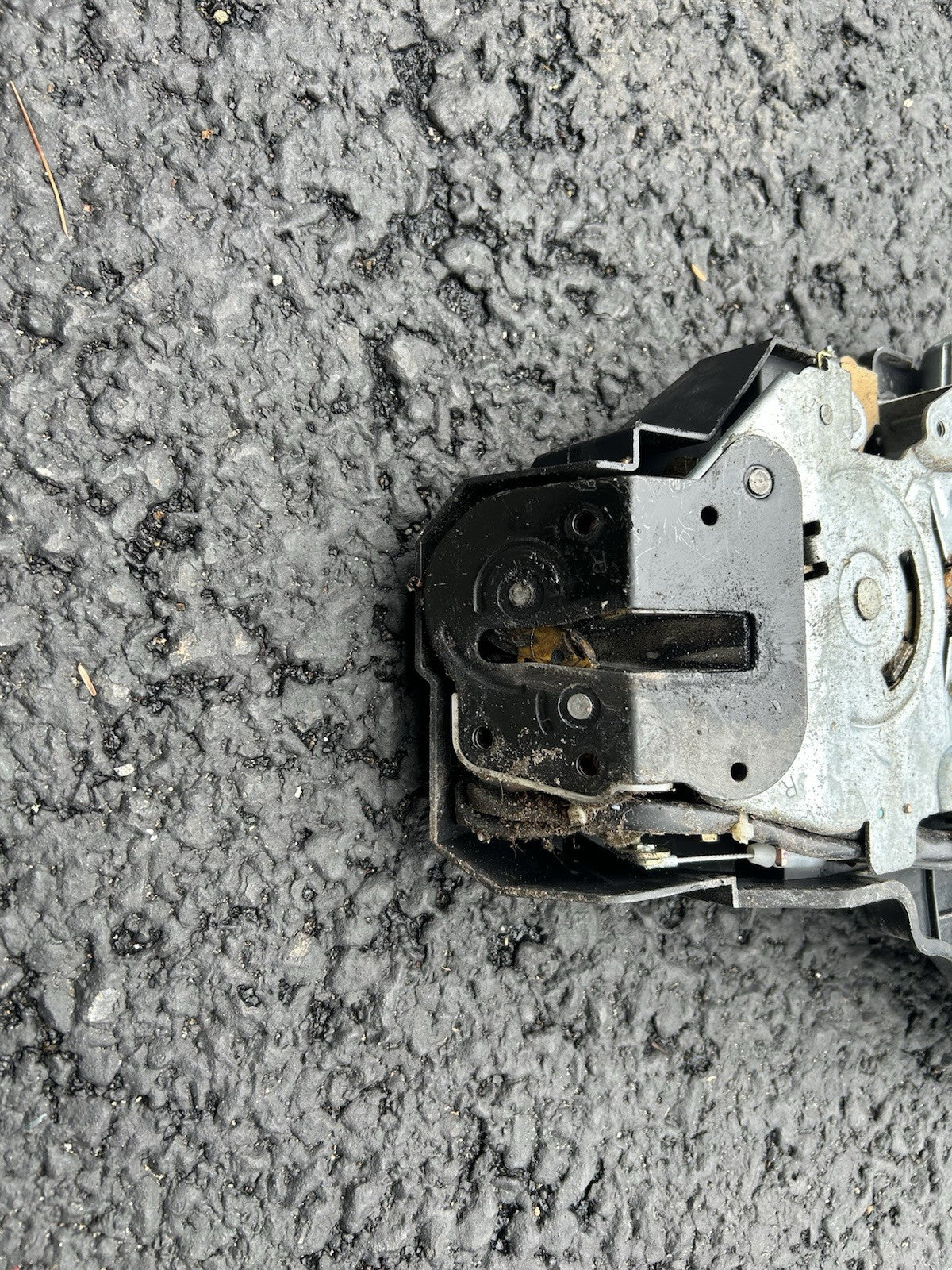 2005 - 2010 HONDA ODYSSEY Sliding Door Lock Latch Actuator Rear Right RH OEM