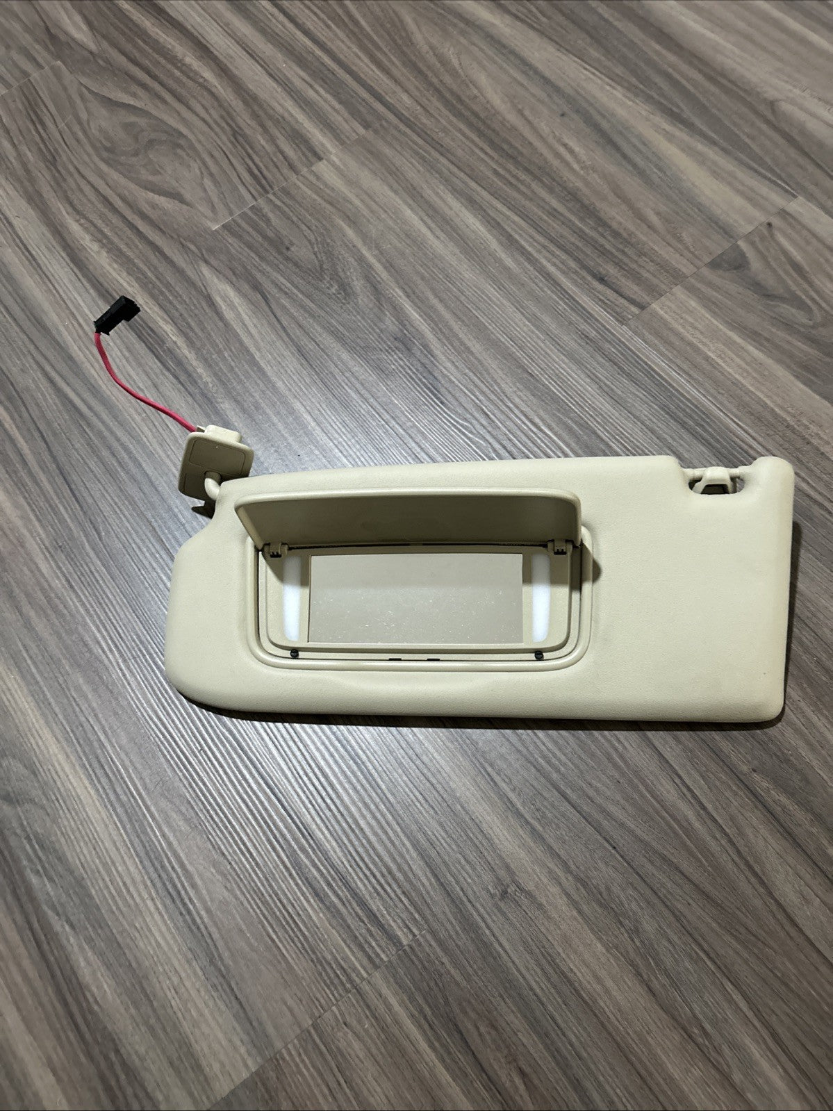 2010-2017 Volvo XC60 Left Driver Sunvisor with Homelink garage door opener beige