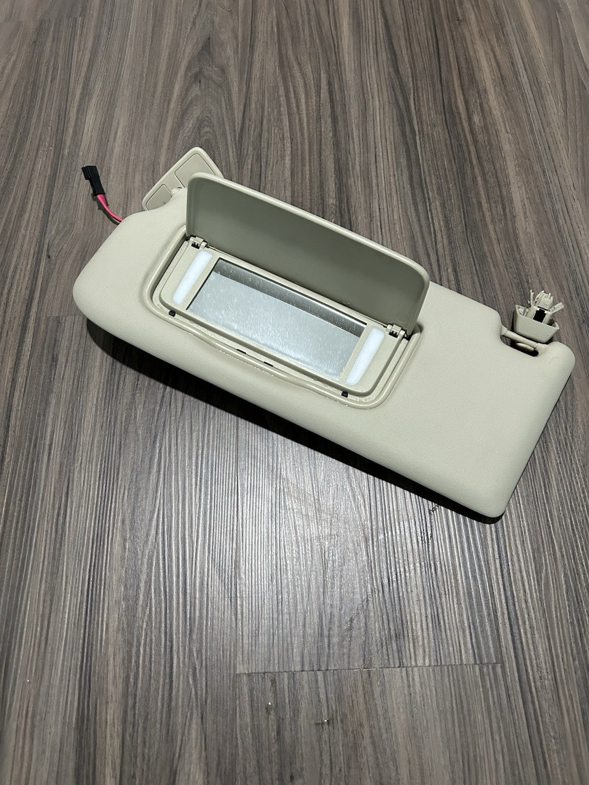 2010 2011 2012 VOLVO XC60 SUN VISOR DRIVER LEFT SIDE TAN 30653404 OEM 11-13