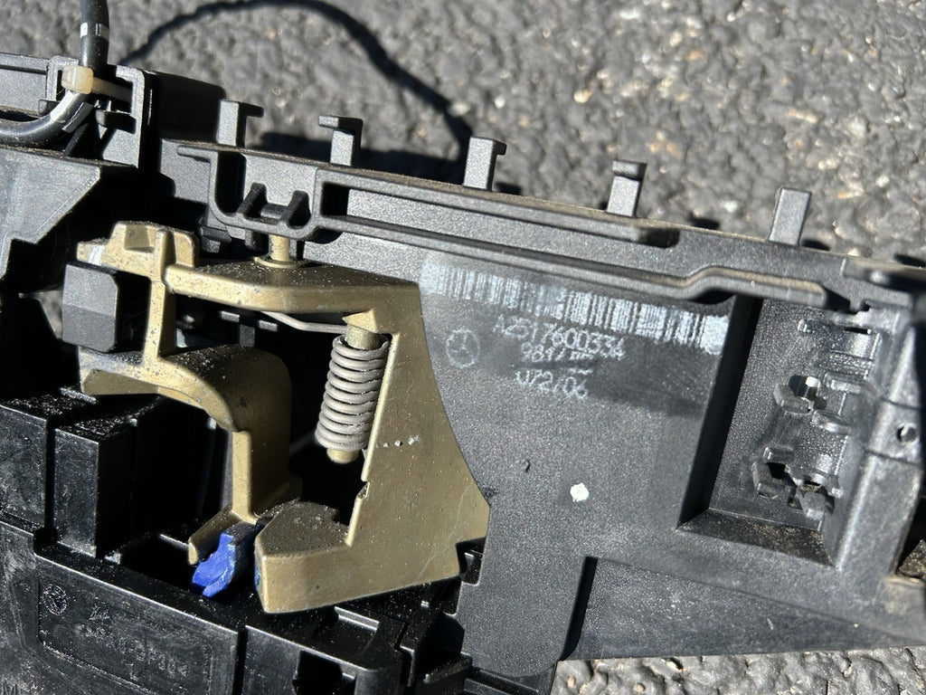 06-12 Mercedes w251 R350 Front Left Driver Side Exterior Door Handle OEM Silver