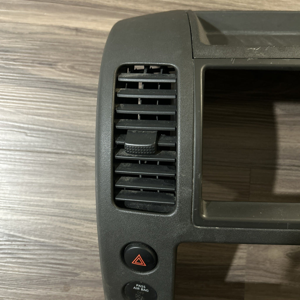 05-12 Nissan Xterra Pathfinder frontier Center Dash Radio bezel vent Console OEM