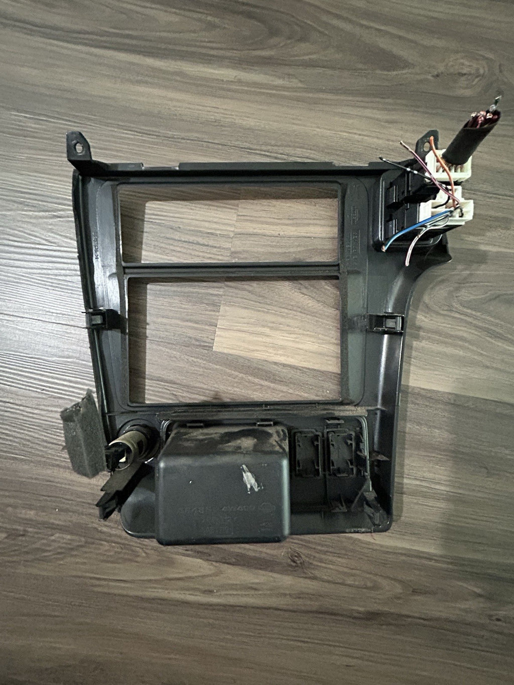 01-04 Nissan Pathfinder BLACK Center Dash Radio Bezel Trim Panel  OEM