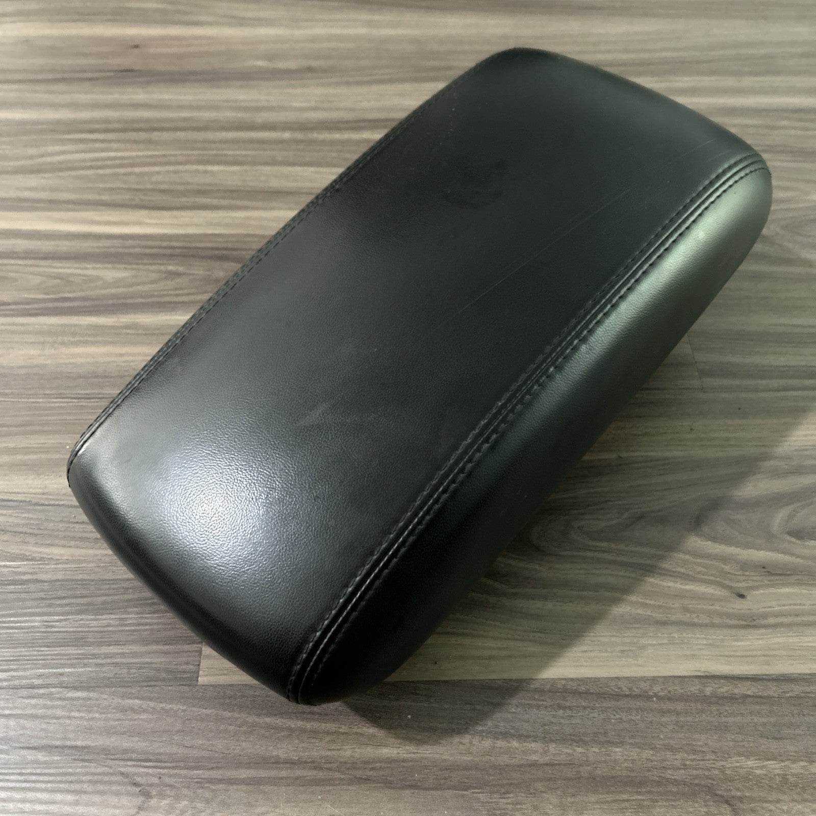 2011-2020 Jeep Grand Cherokee Center Console Lid LEATHER Arm Rest BLACK