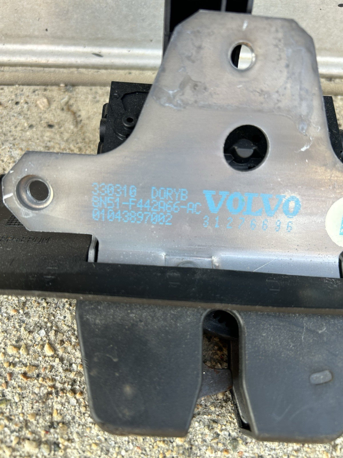 2010-2016 VOLVO XC60 Rear Trunk Lift Gate Lock Latch Actuator OEM AK241048