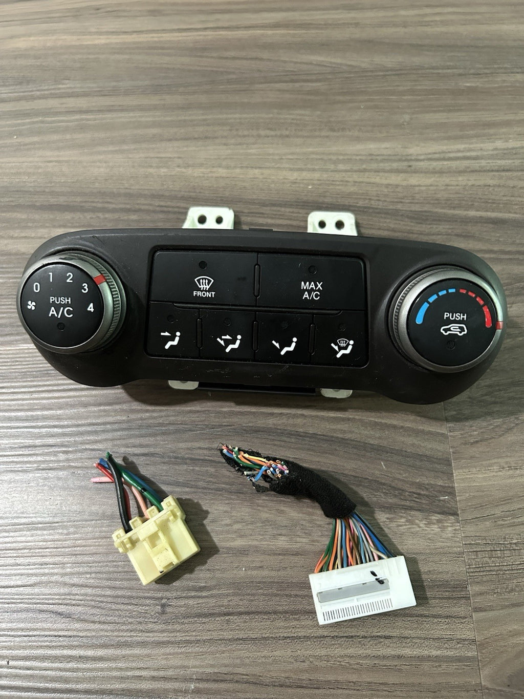 2014 2015 Hyundai Tucson A/C Heater Temperature Climate Control 97250-2S240
