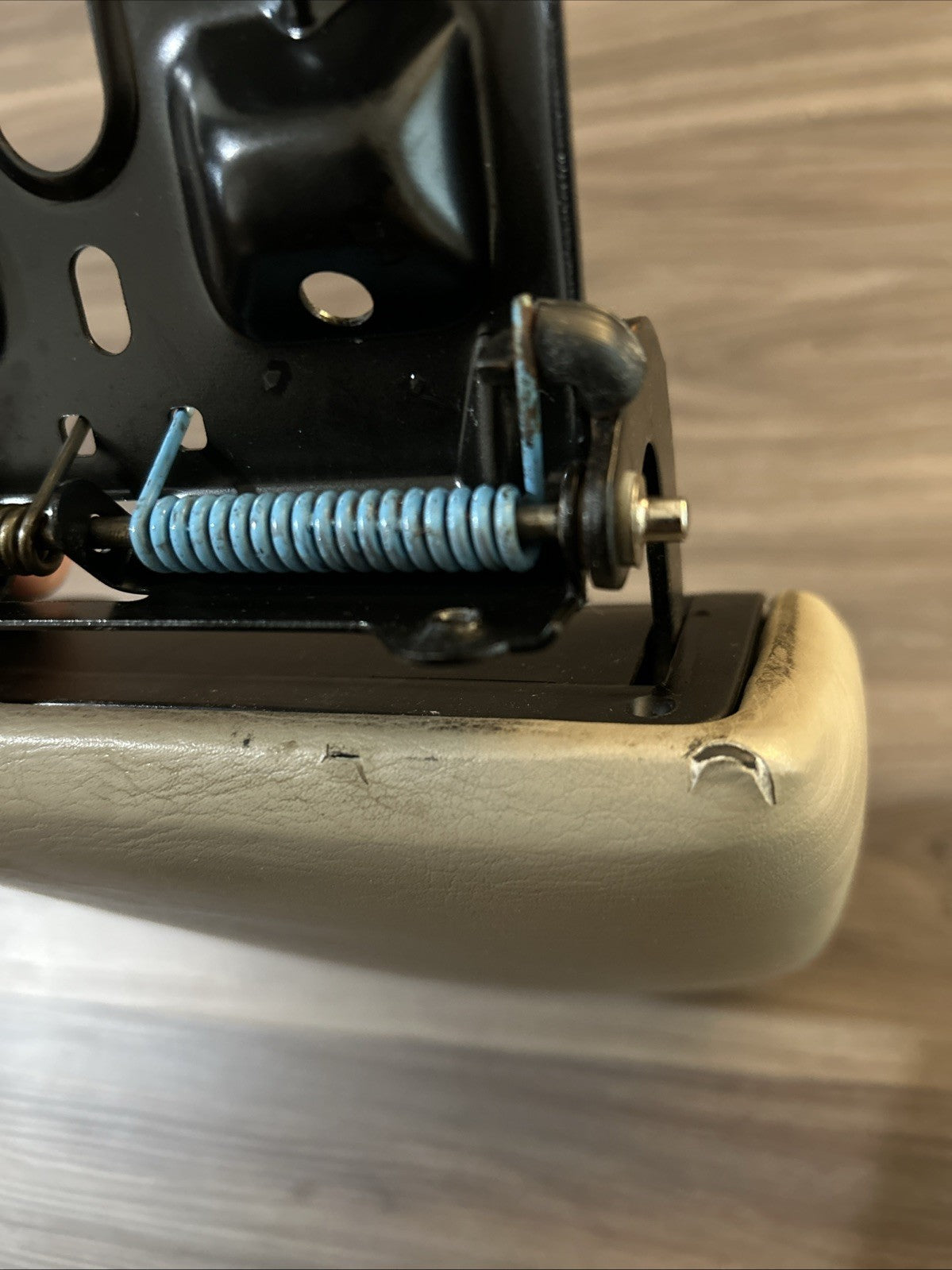 💎 2000-2004 Toyota Avalon Beige Center Console Lid Armrest Vinyl Arm Rest OEM