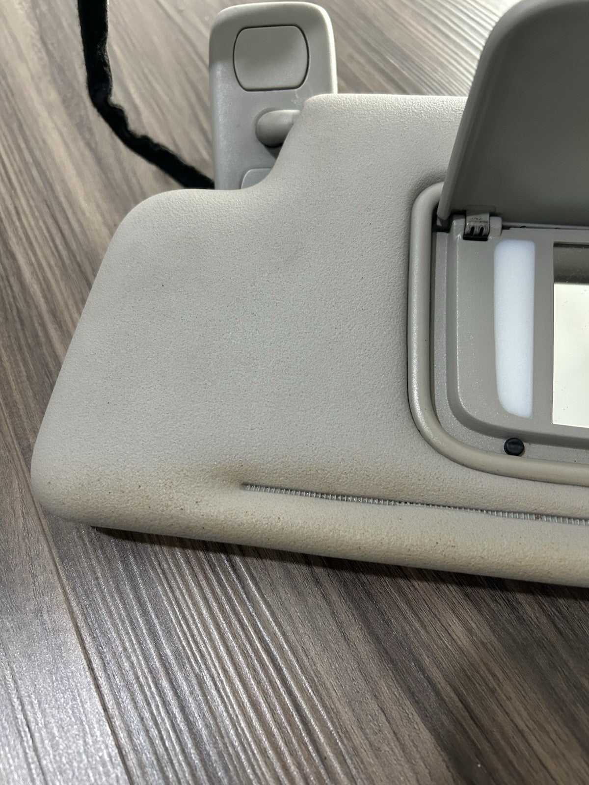 2009 Volvo C70 Left Driver Sunvisor with Homelink garage door opener Gray