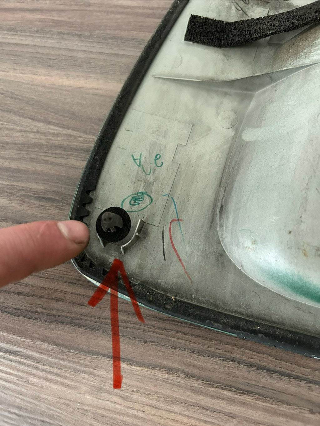 Toyota Sequoia 2001-2007 Rear lift Gate License palte holder latch garnish 6Q7