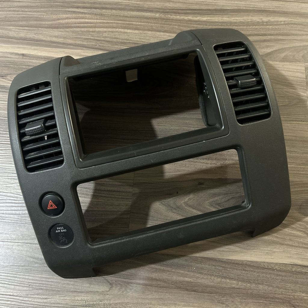 05-12 Nissan Xterra Pathfinder frontier Center Dash Radio bezel vent Console OEM