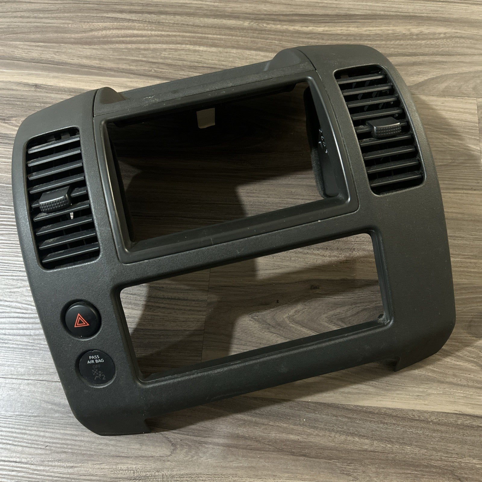 05-12 Nissan Xterra Pathfinder frontier Center Dash Radio bezel vent Console OEM