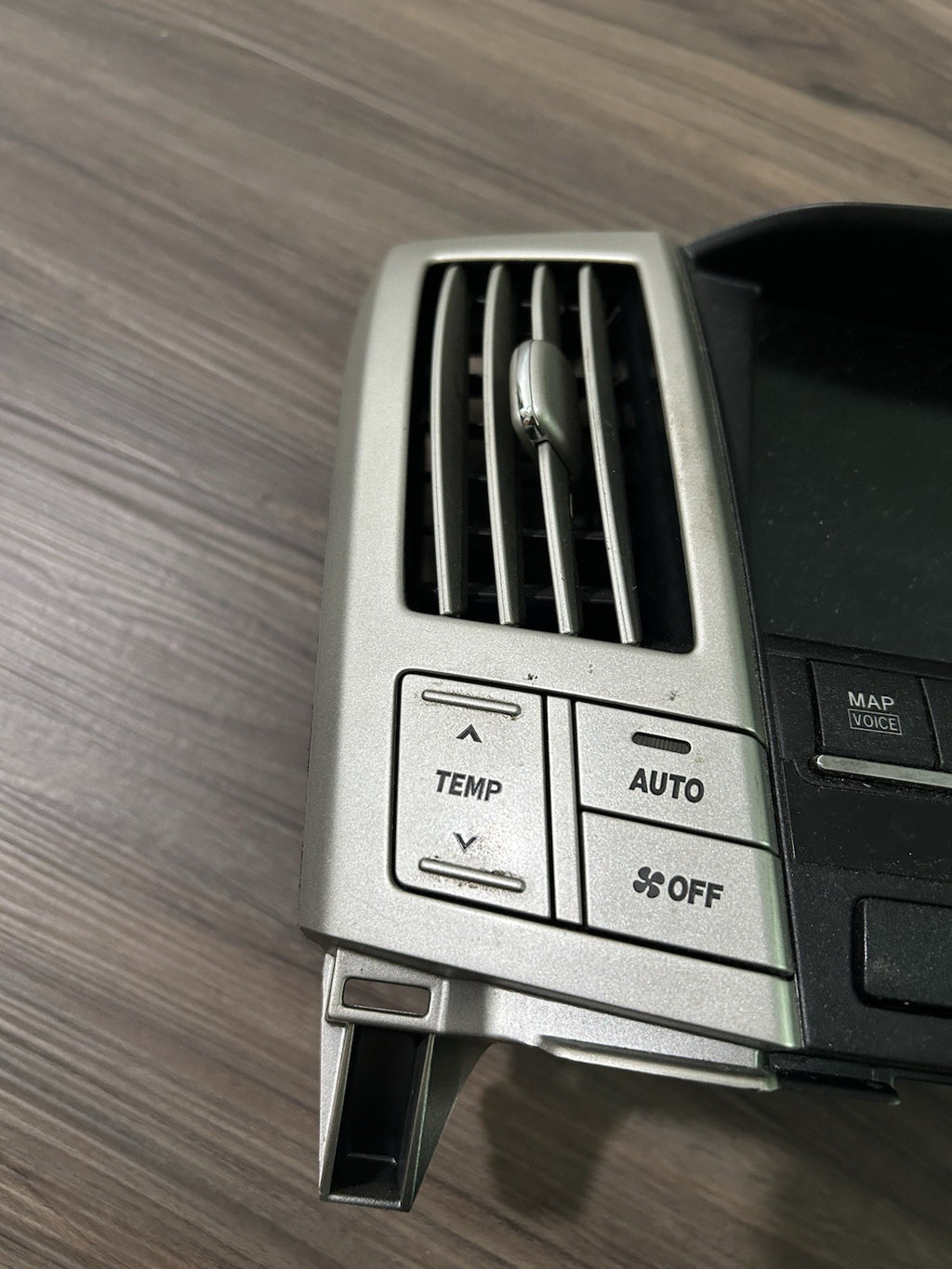 2004-2006 LEXUS RX330 RX400 NAVIGATION SCREEN MONITOR RADIO HEADUNIT 86110-48110