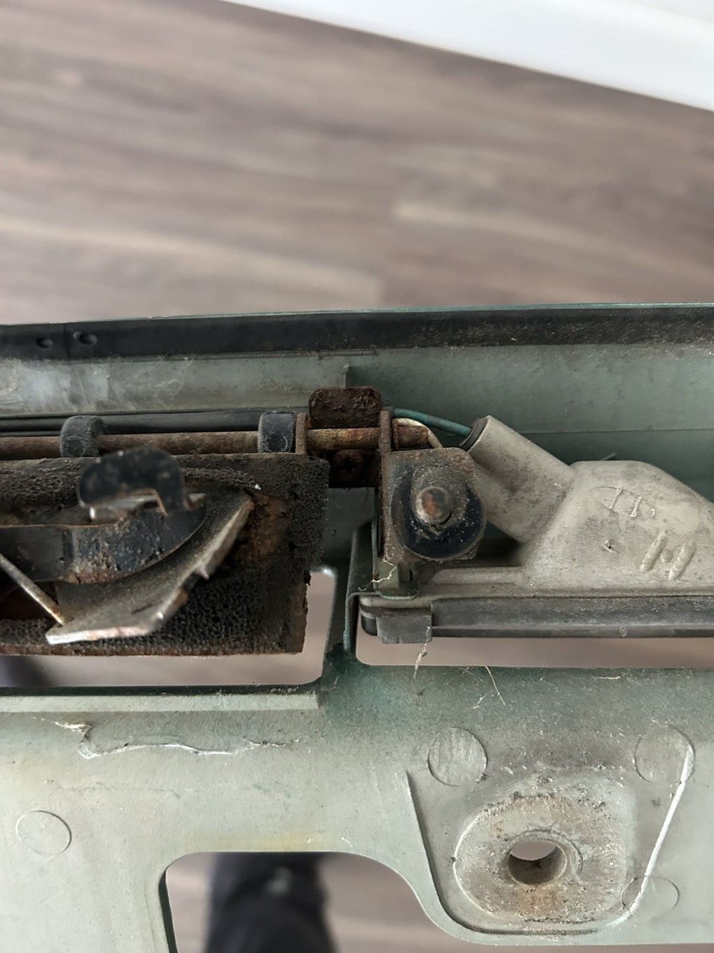 Toyota Sequoia 2001-2007 Rear lift Gate License palte holder latch garnish 6Q7