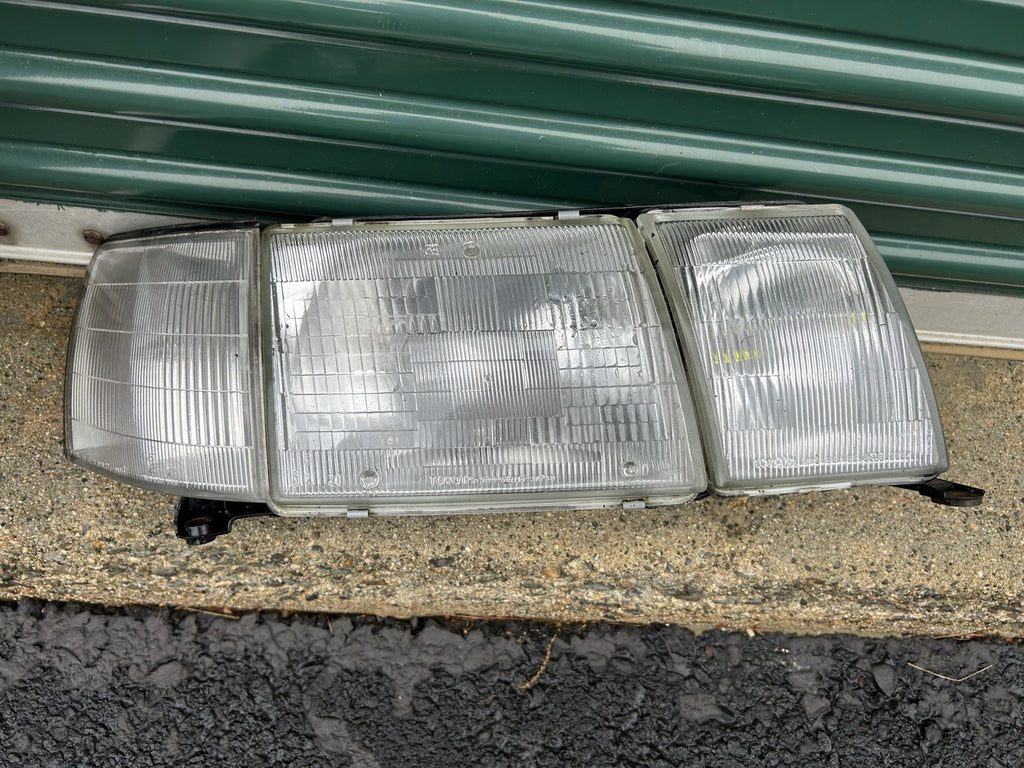 90-94 LEXUS LS400 PASSENGER RIGHT FULL HEADLIGHT LAMP ASSEMBLY OEM 228-74984
