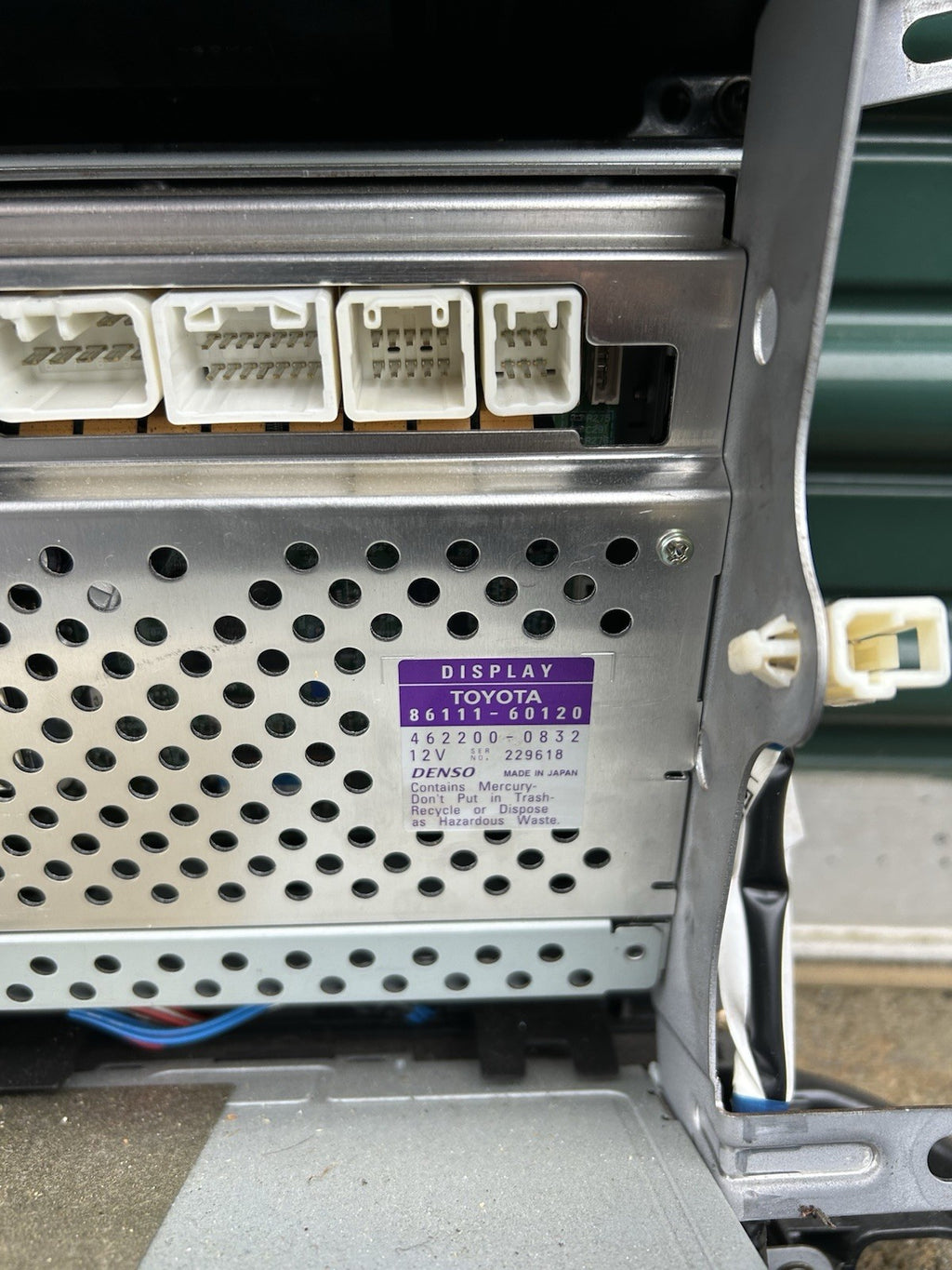 Lexus GX470 03-05 Navigation Display screen with radio Reciever 86111-60120 oem