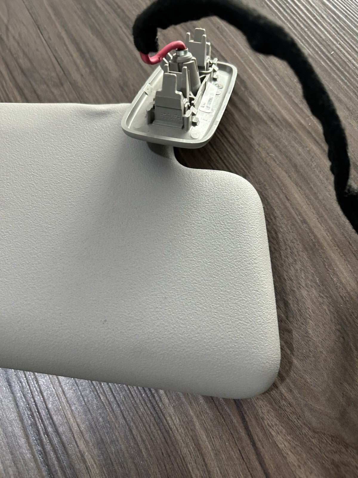 2009 Volvo C70 Left Driver Sunvisor with Homelink garage door opener Gray