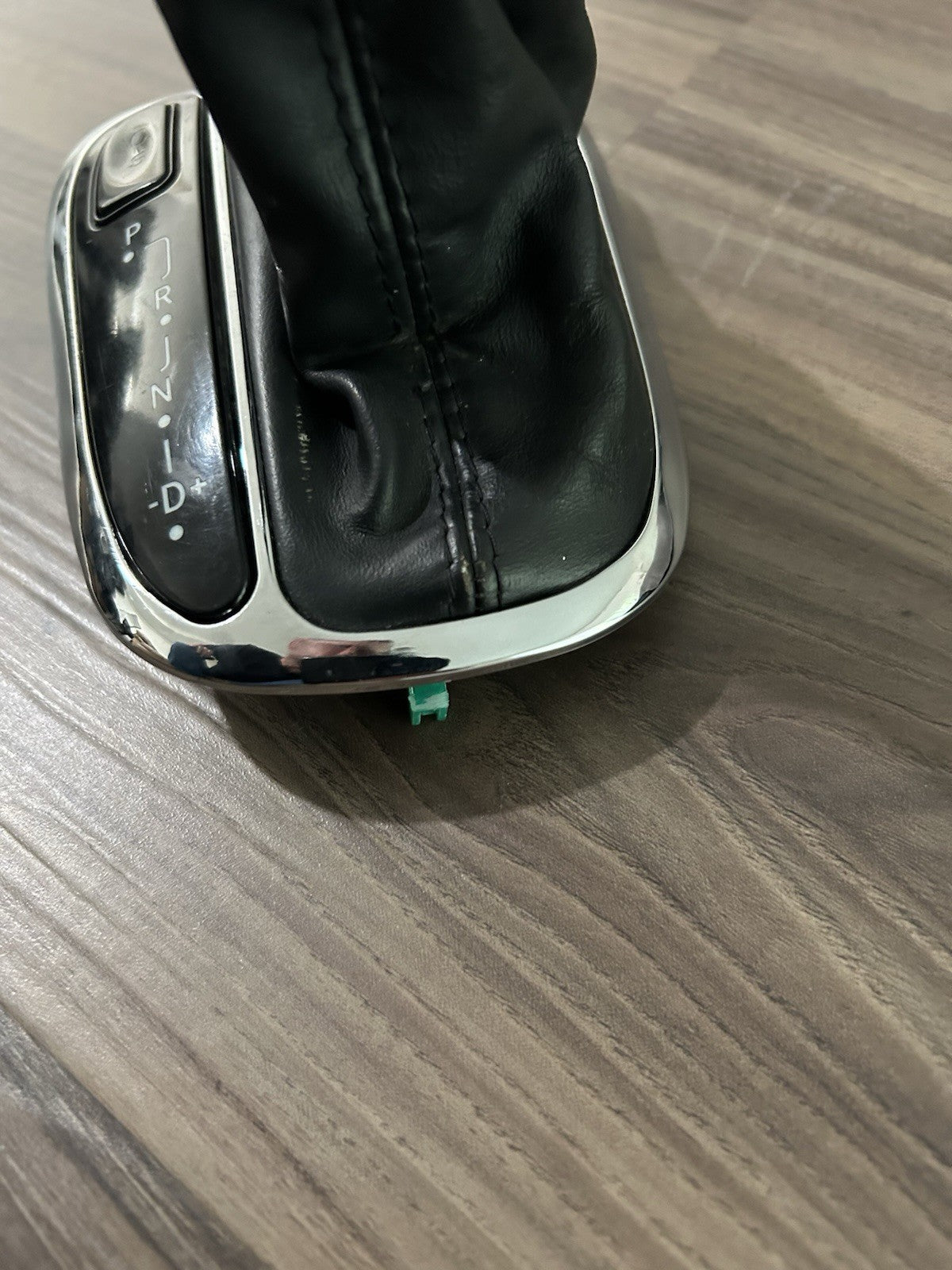 01-09 Mercedes W203 W209 C  CLK550 Gear Shifter Knob Boot Key Less Go OEM