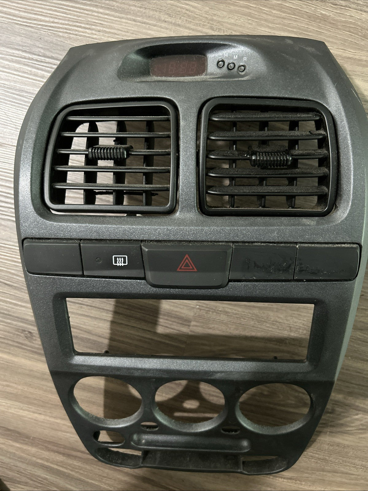 Hyundai Accent 2003 2004 2005 Dash Trim Air Vents Radio Climate Bezel Gray 03-05