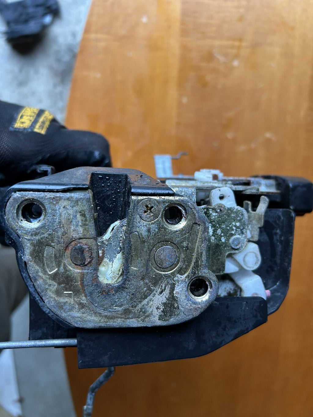 2001-2007 Toyota Sequoia Front Driver Left Door Latch Lock Actuator OEM