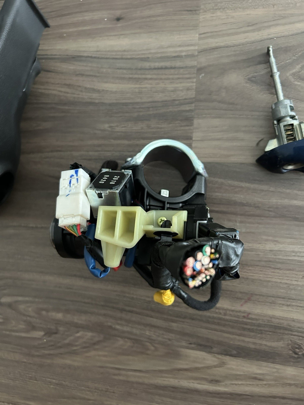 2017-2020 HYUNDAI ELANTRA IGNITION SWITCH LOCK CYLINDER COVER OEM