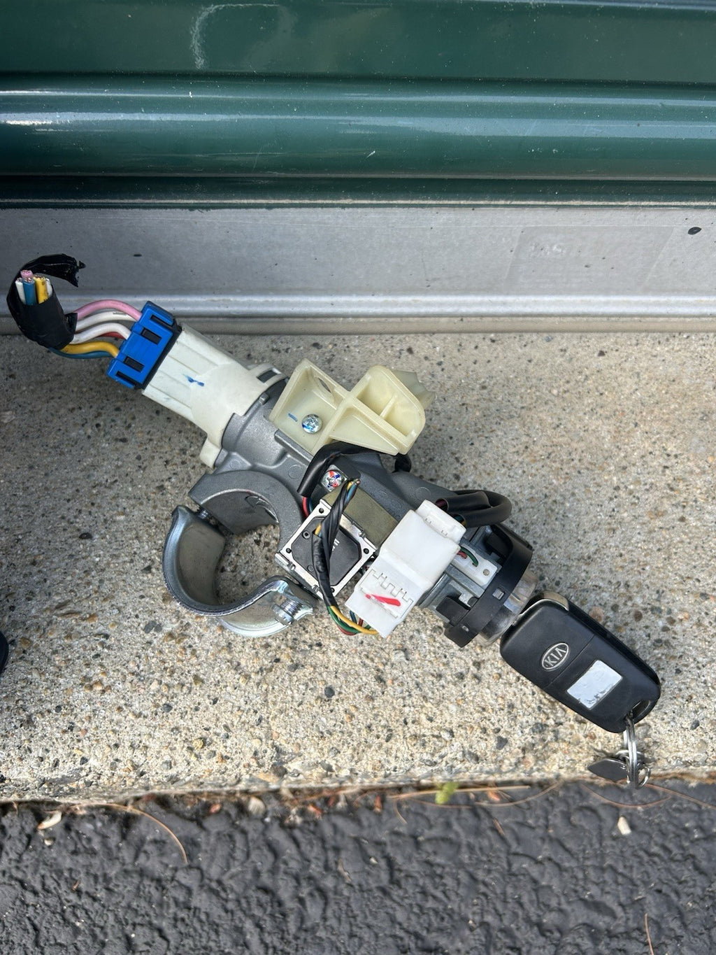 2010-2013 KIA SOUL IGNITION SWITCH LOCK CYLINDER W/ KEY OEM