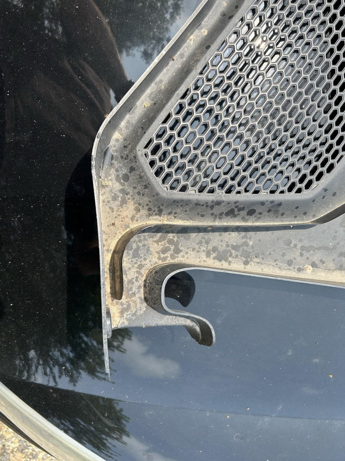 2014-2018 BMW X5 35IX F15 - Left Slotted Firewall / COWL Cover 9245593