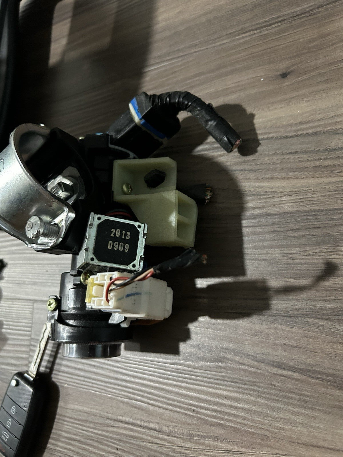 2011-2015 Kia Optima Ignition Switch Cylinder Tumbler W/ Key & Shroud OEM