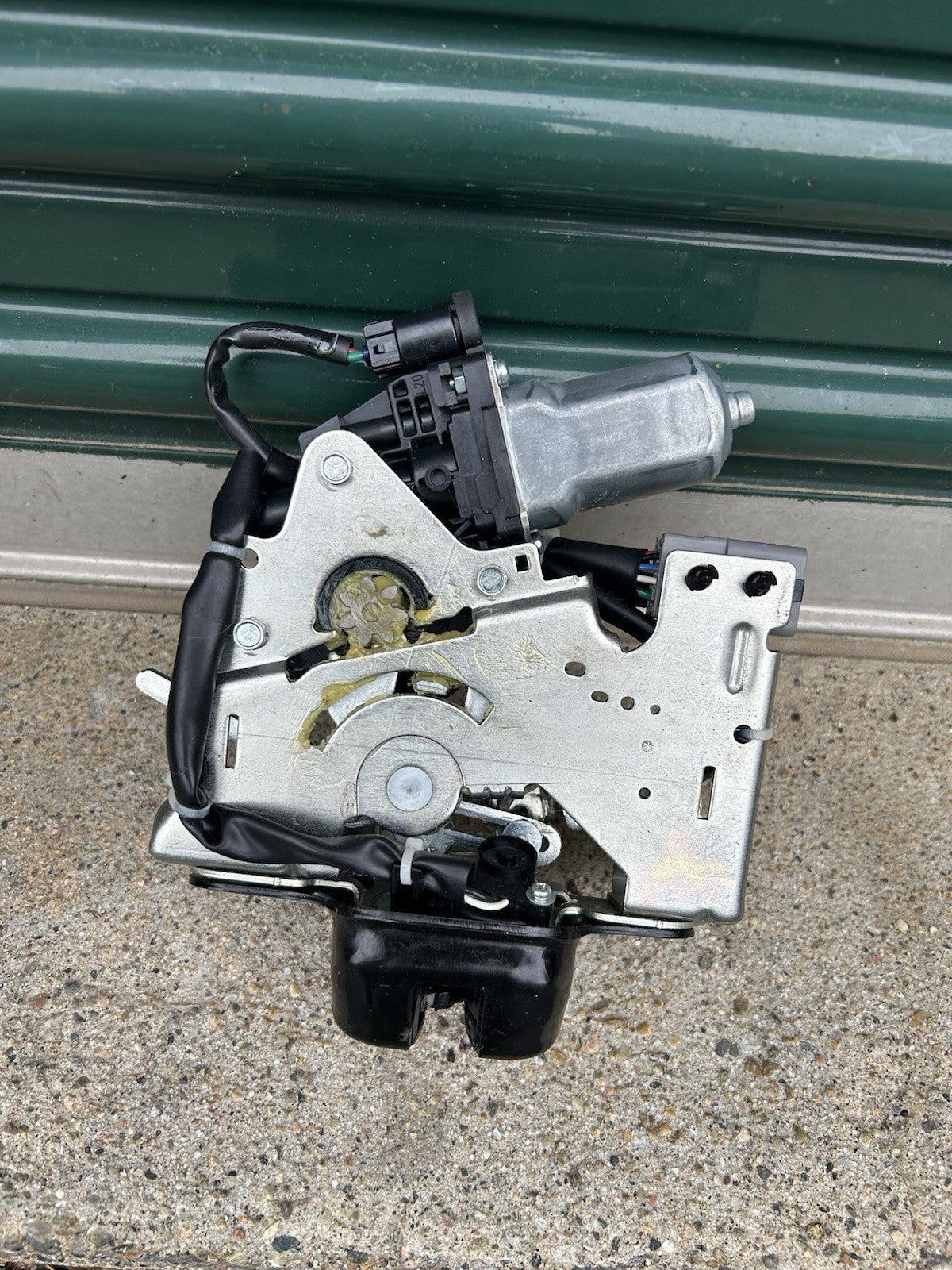 2011- 2021 JEEP GRAND CHEROKEE REAR POWER LIFTGATE LATCH LOCK ACTUATOR MOTOR OEM